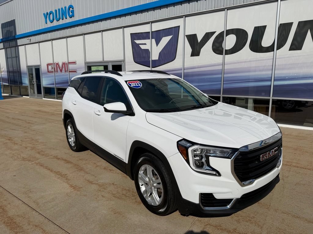 Used 2022 GMC Terrain SLE w/ Driver Convenience Package FWD image 2