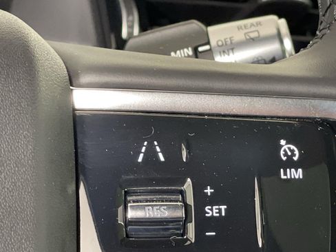 Used 2022 Land Rover Range Rover Evoque SE image 22