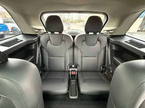 Used 2023 Volvo XC90 B6 Plus image 31