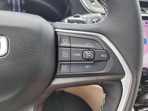 New 2025 Jeep Grand Cherokee Limited w/ Trailer Tow Package image 33