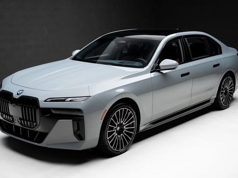 Used 2024 BMW i7 xDrive60 w/ M Sport Package RWD image 5