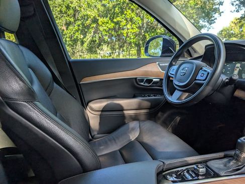 Used 2021 Volvo XC90 T6 Momentum w/ Climate Package AWD/4WD image 13