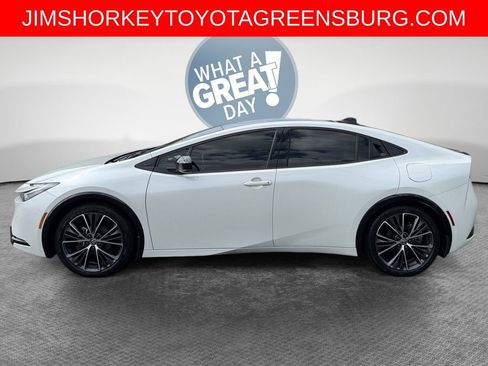 Used 2024 Toyota Prius XLE FWD image 7
