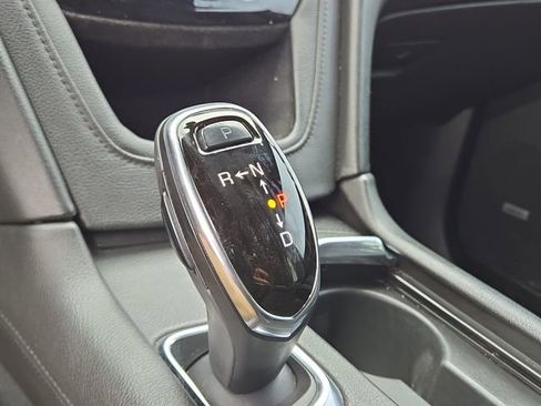 Used 2017 Cadillac XT5 Platinum AWD/4WD image 16