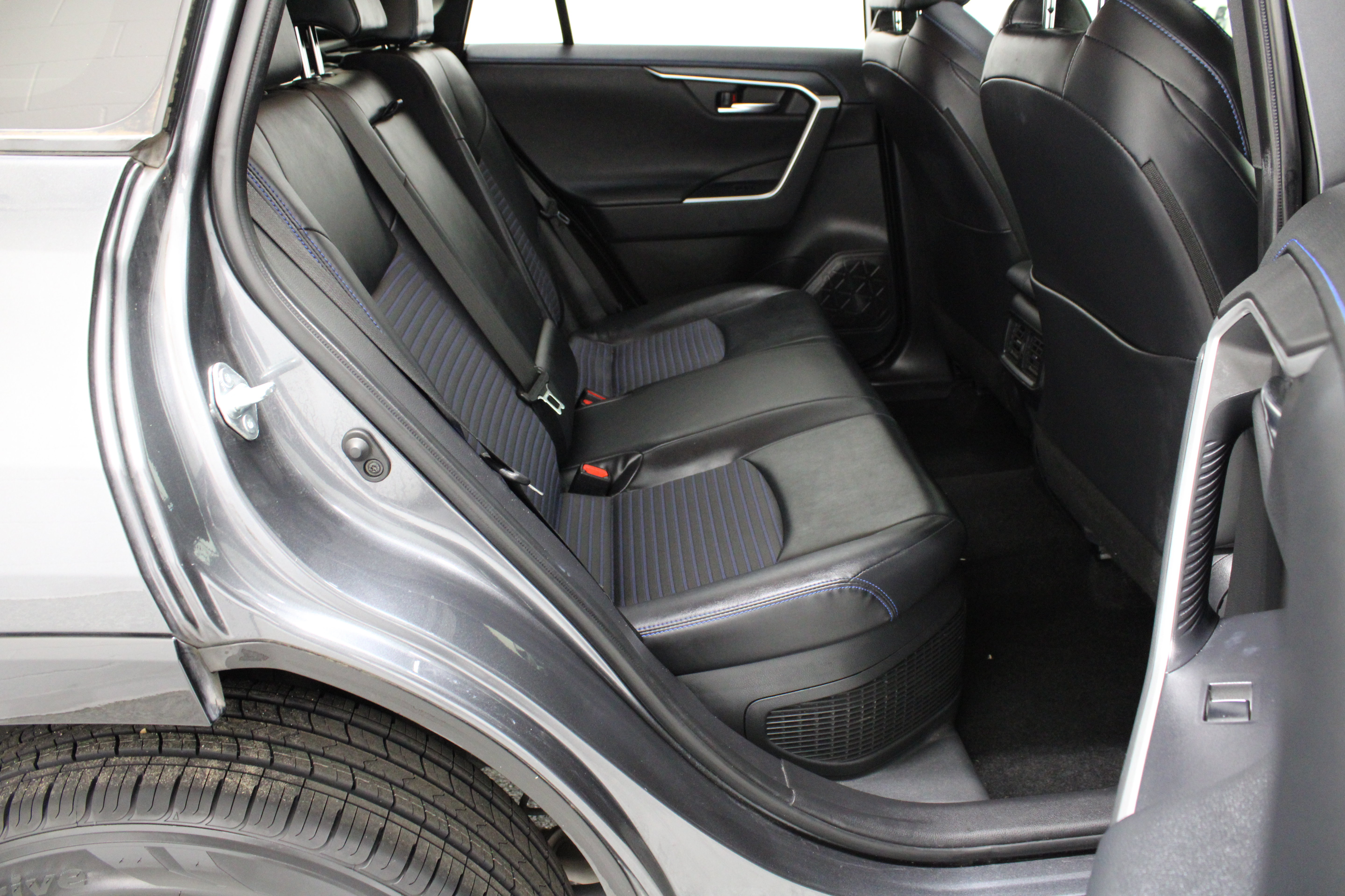 Used 2020 Toyota RAV4 XSE AWD/4WD image 36