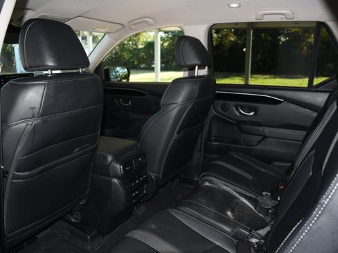 Certified 2025 Honda Pilot EX-L image 16