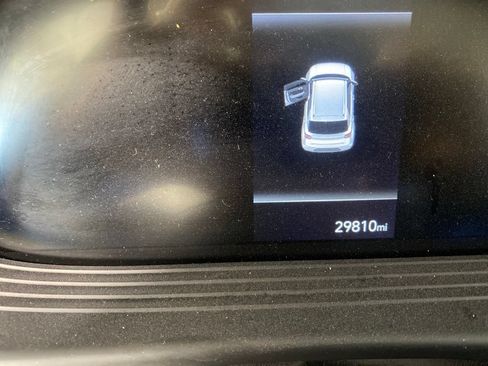 Used 2025 Hyundai Venue SEL FWD image 5