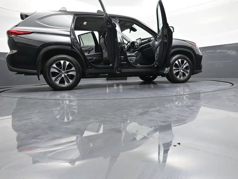 Certified 2020 Toyota Highlander XLE AWD/4WD image 50