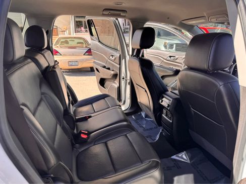 Used 2023 GMC Acadia SLT image 12