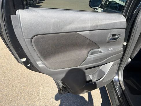 Used 2018 Mitsubishi Outlander ES AWD/4WD image 13