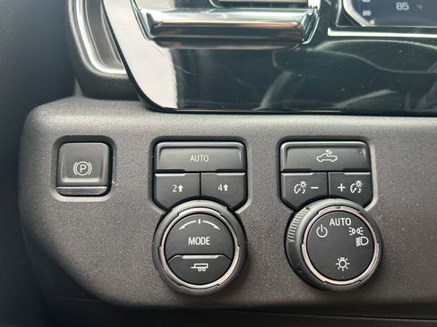 Used 2024 Chevrolet Silverado 1500 LT AWD/4WD image 19