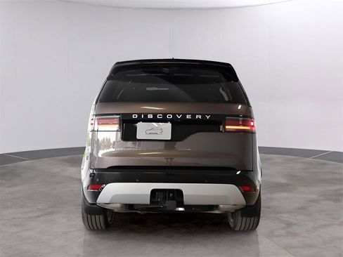 Used 2025 Land Rover Discovery Metropolitan Edition image 12