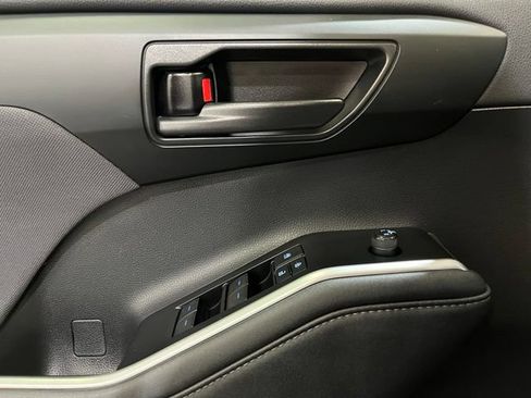 Certified 2021 Toyota Highlander LE AWD/4WD image 9