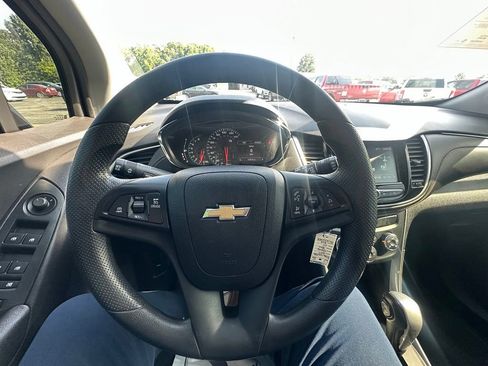 Used 2017 Chevrolet Trax LT w/ Sun & Sound Package FWD image 14