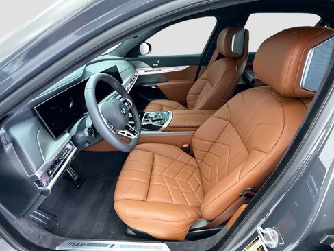 Used 2025 BMW 760i xDrive w/ Executive Package AWD/4WD image 18