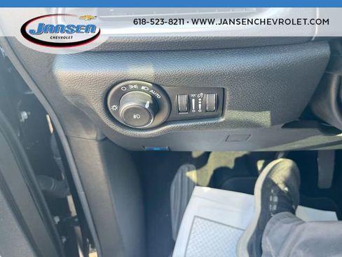 Used 2025 Chrysler Pacifica Limited image 18