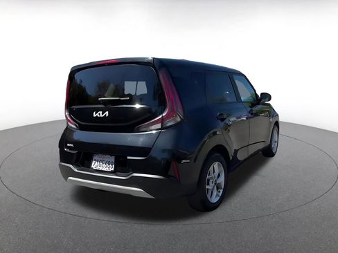 Used 2025 Kia Soul LX w/ LX Technology Package FWD image 14