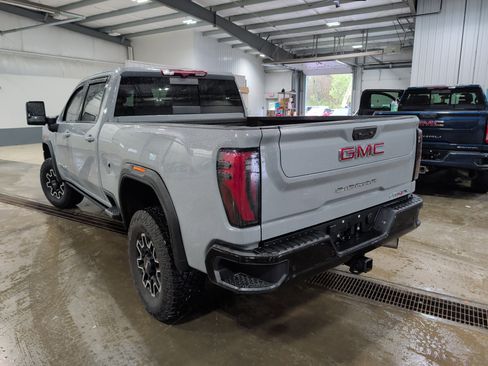 Used 2025 GMC Sierra 2500 AT4X AWD/4WD image 4