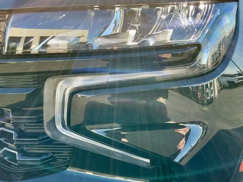 Used 2023 Chevrolet Suburban Z71 w/ Luxury Package image 10