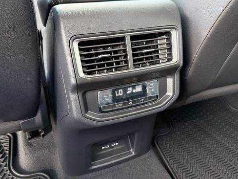 New 2026 Volkswagen Atlas SE image 25