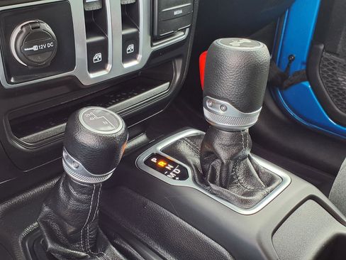 Used 2025 Jeep Wrangler Sport image 15