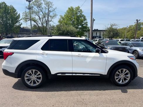 Used 2023 Ford Explorer XLT w/ Equipment Group 202A AWD/4WD image 11