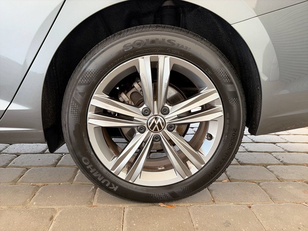 Certified 2023 Volkswagen Jetta SE FWD image 36