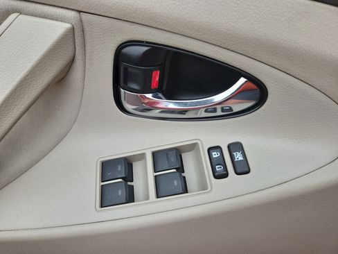 Used 2011 Toyota Camry LE FWD image 27