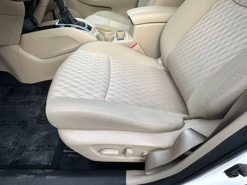 Used 2020 Nissan Rogue SV image 26