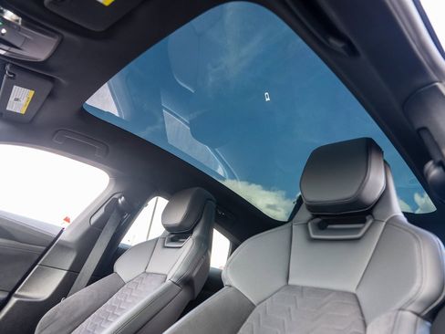 Used 2023 Audi e-tron GT Premium Plus image 17