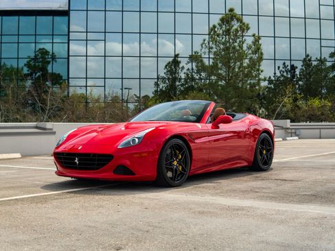 Used 2017 Ferrari California T image 22