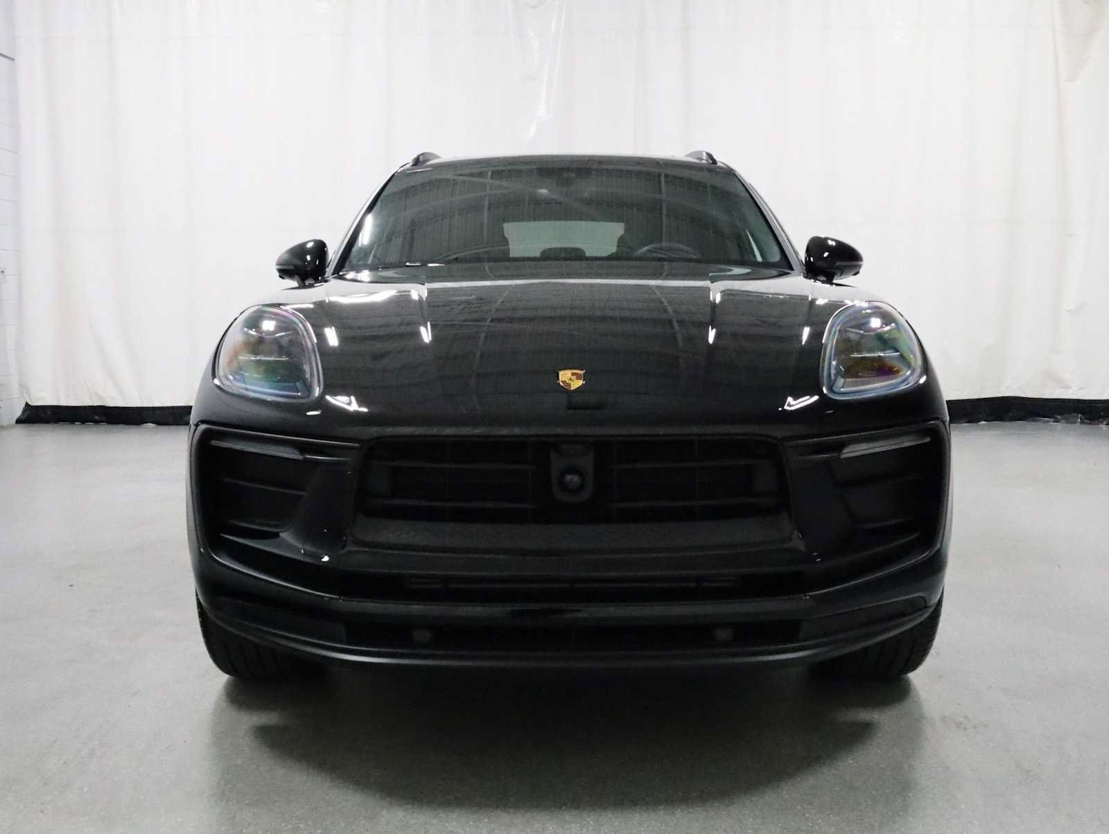 Used 2026 Porsche Macan AWD/4WD image 14