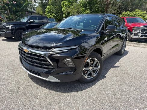 Used 2023 Chevrolet Blazer LT FWD image 2