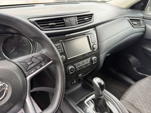 Used 2020 Nissan Rogue S image 16