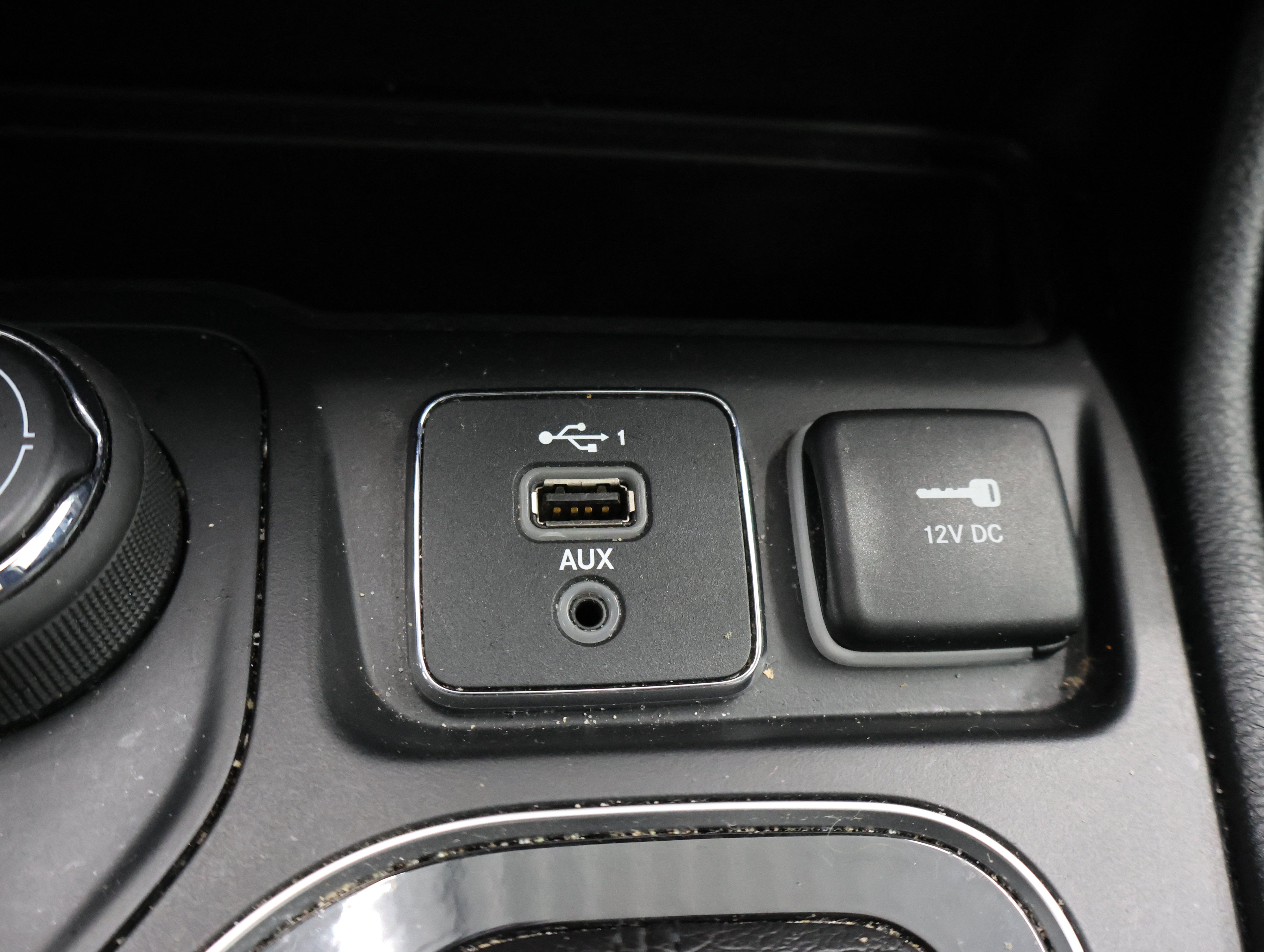 Used 2019 Jeep Cherokee Limited w/ Trailer Tow Group AWD/4WD image 46