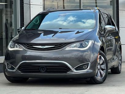 Used 2018 Chrysler Pacifica Limited w/ Advanced Safetytec Group
