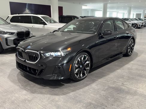 New 2026 BMW i5 eDrive40 w/ M Sport Package image 3