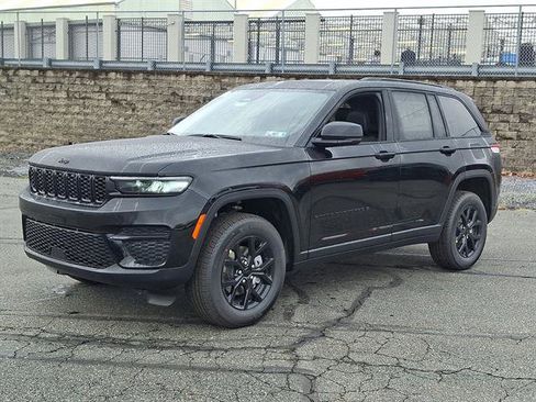New 2025 Jeep Grand Cherokee Altitude image 2