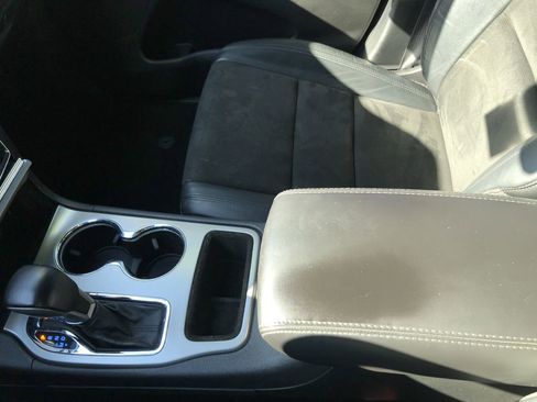 Used 2021 Jeep Grand Cherokee Laredo X image 18