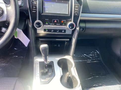 Used 2014 Toyota Camry SE FWD image 18