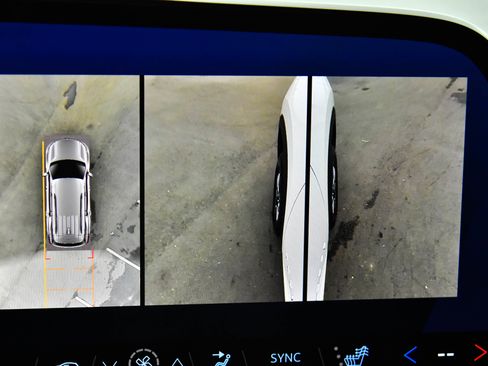 Used 2024 Chevrolet Traverse LT image 25