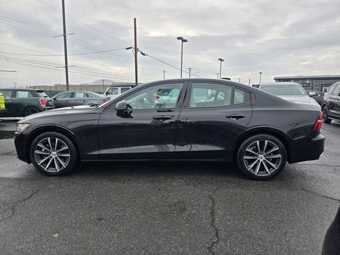 Used 2022 Volvo S60 B5 Inscription image 2