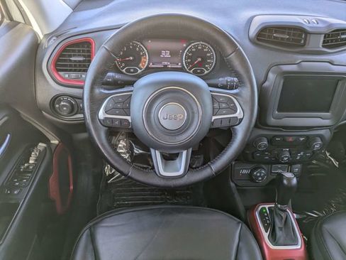 Used 2019 Jeep Renegade Trailhawk AWD/4WD image 14