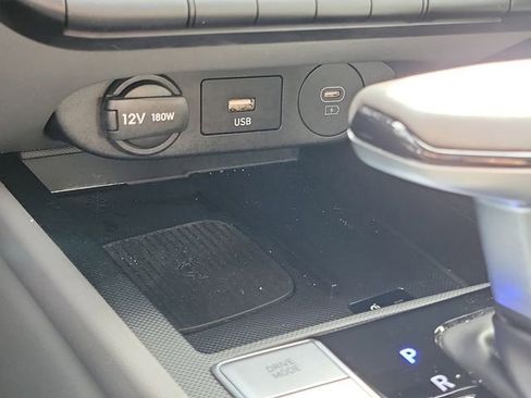 Certified 2025 Hyundai Elantra SEL image 12