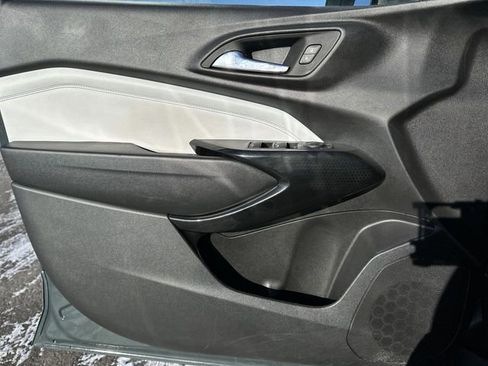 Used 2025 Chevrolet Trax LT image 22