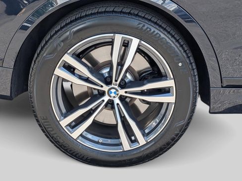 Used 2023 BMW X7 M60i image 10