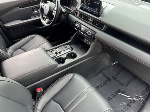 Used 2025 Honda Pilot TrailSport image 34