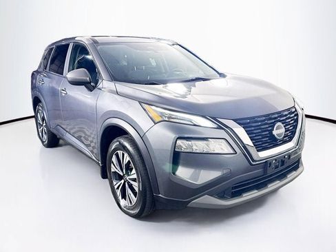 Used 2023 Nissan Rogue SV image 3