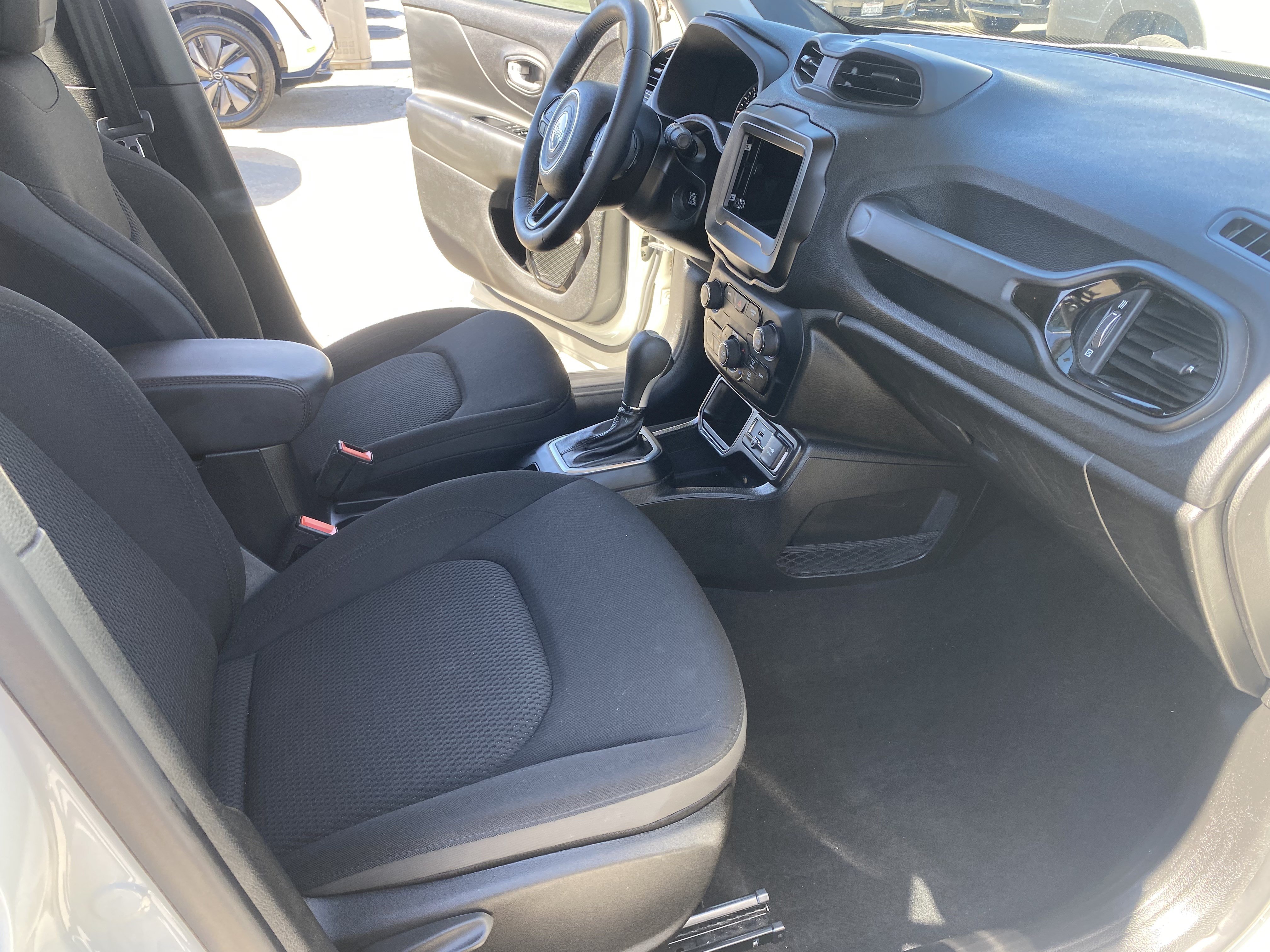 Used 2019 Jeep Renegade Altitude w/ Quick Order Package 22M FWD image 19