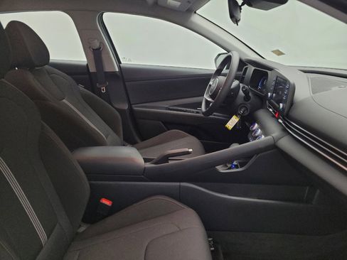 Used 2025 Hyundai Elantra SE w/ Cargo Package FWD image 21